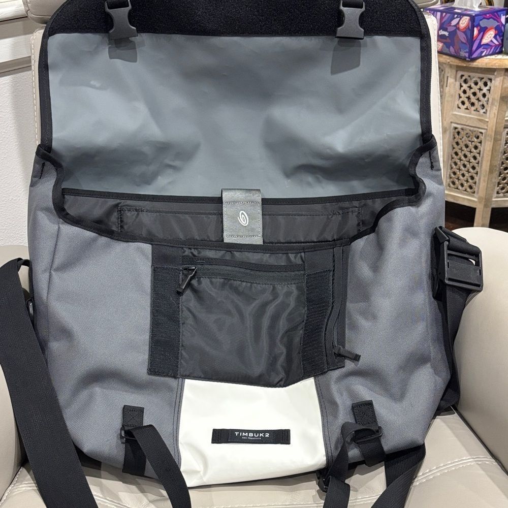 Timbuk2 Charcoal and Ivory Messenger Bag NWOT - Picture 5 of 5